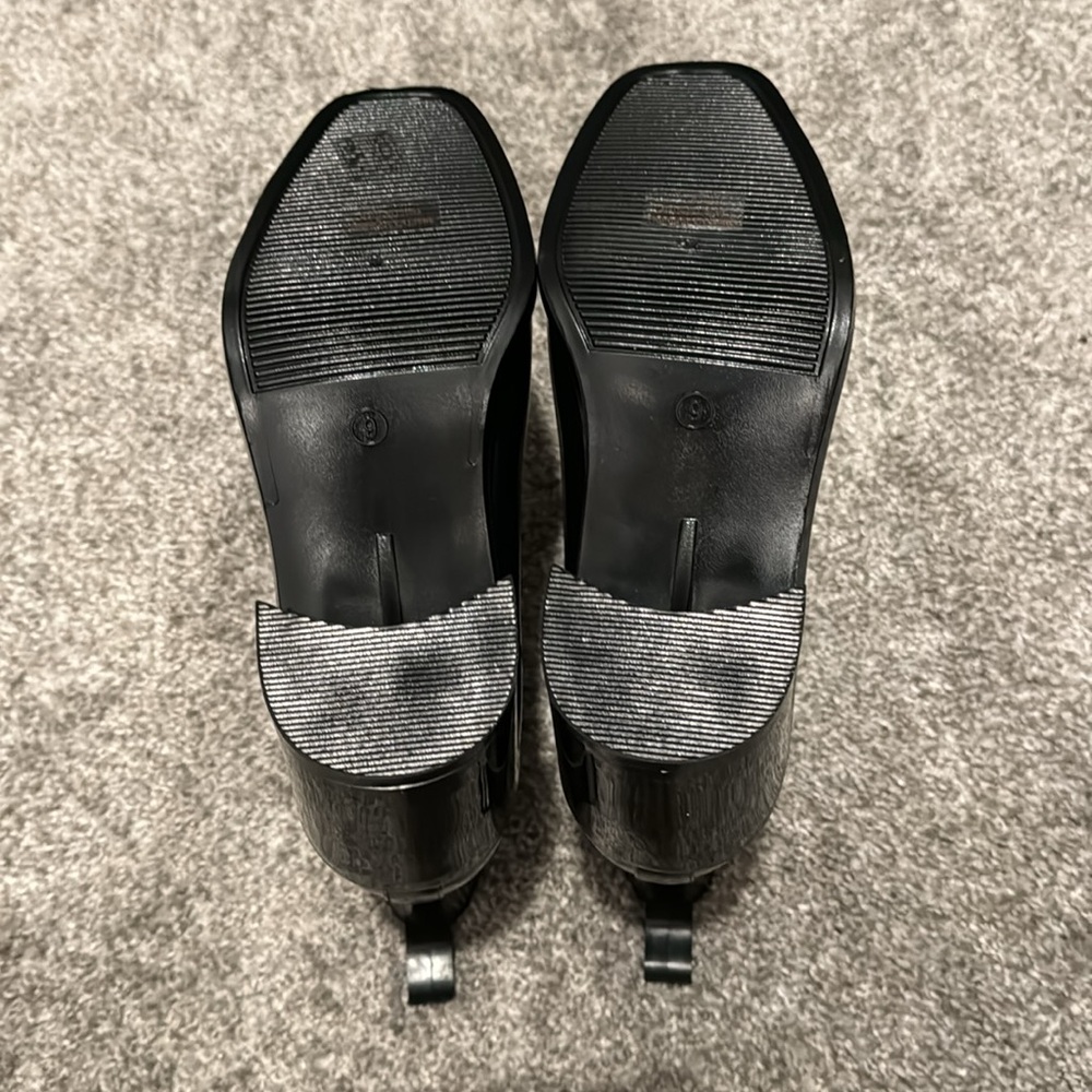 never been worn patent waterproof boots - Picture 2 of 3